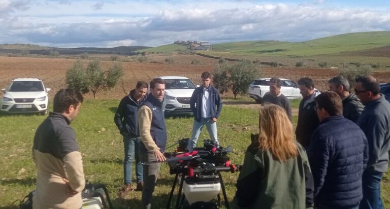 El campo extremeño se digitaliza: 60 agricultores y técnicos se forman en agricultura de precisión con drones